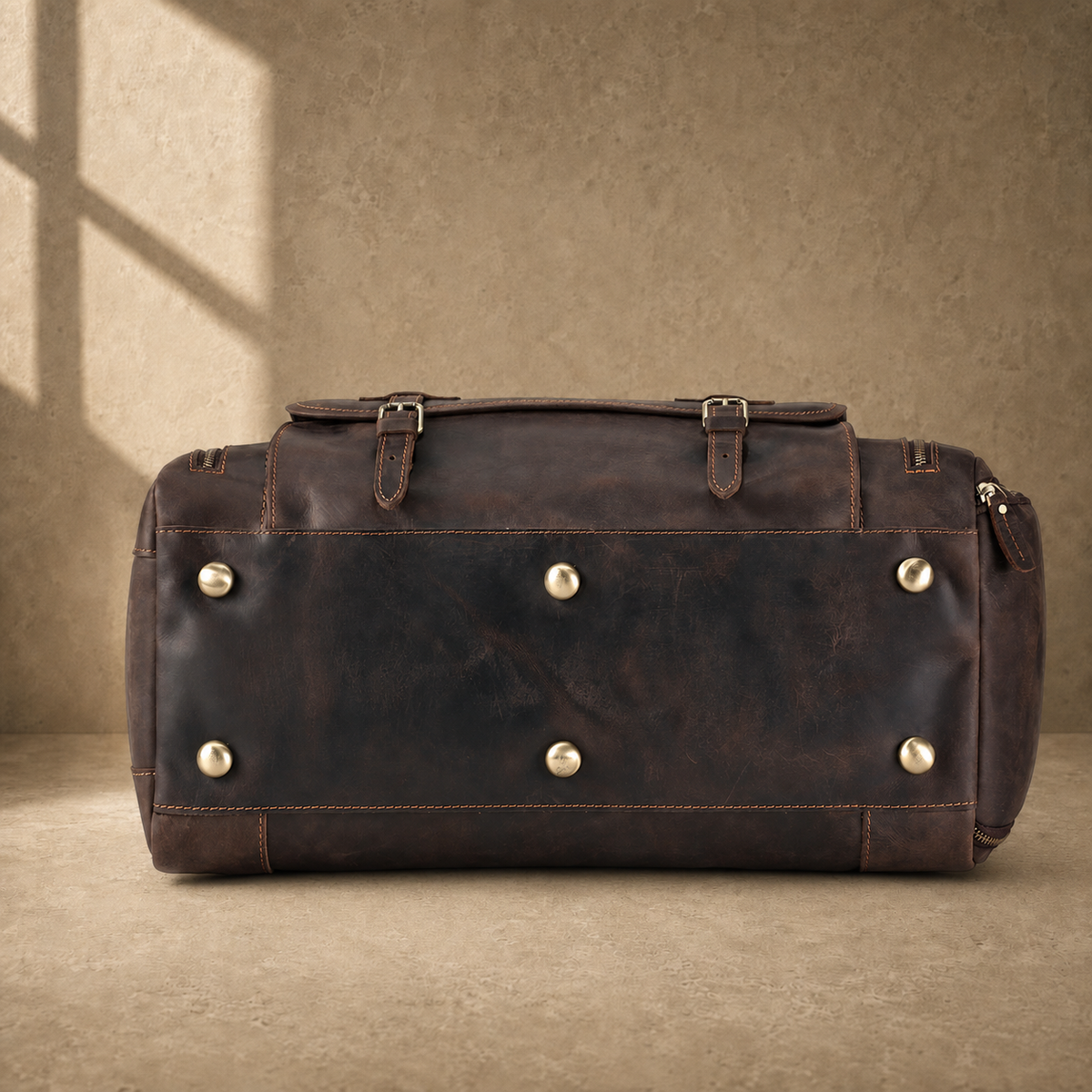 Coffee leather shoe pocket weekender large reinforced base view